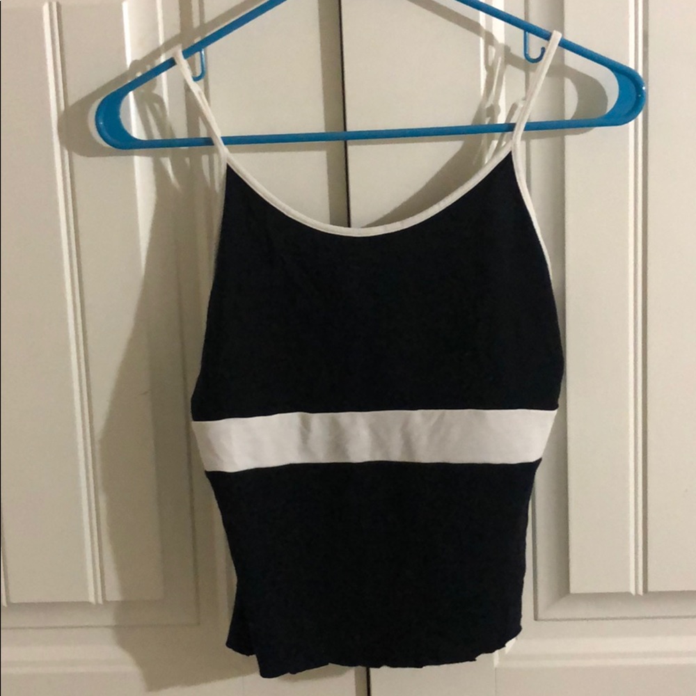 It a cute crop shirt
